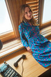 Robe Splendide Fraises Volantes Bleu - Soi Paris